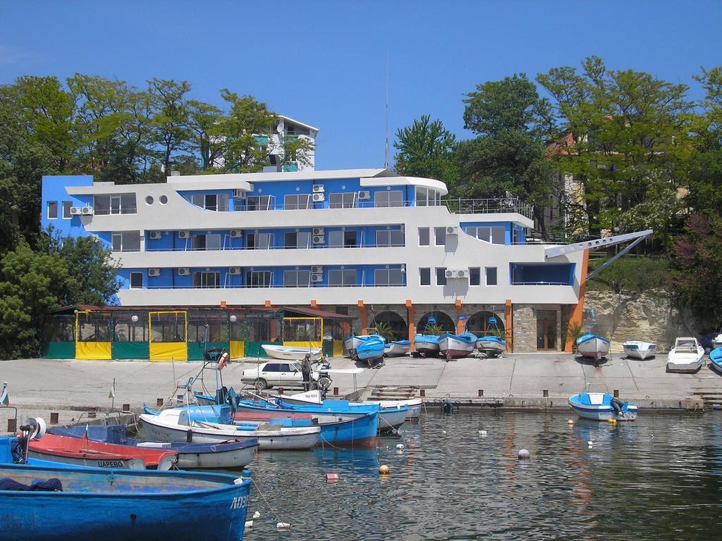Ribarska Sreshta Family Hotel 茨雷沃 外观 照片
