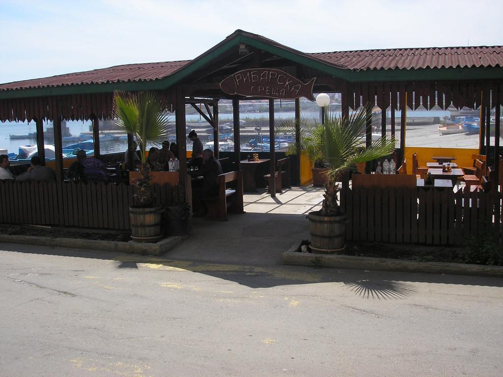 Ribarska Sreshta Family Hotel 茨雷沃 外观 照片